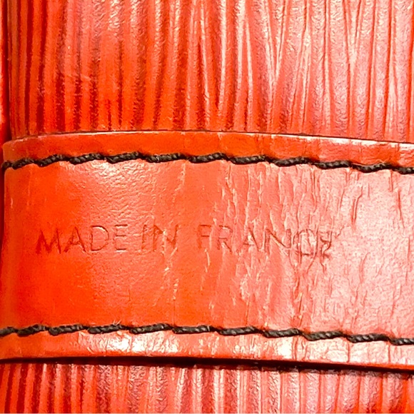 Louis Vuitton LV Paris Shoulder Bag
Petit Noe Red Epi made in France 🇫🇷 - Picture 6 of 16